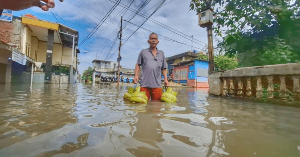 6 Wilayah Jabar Longsor Banjir: Dampak Hujan Deras 2025!