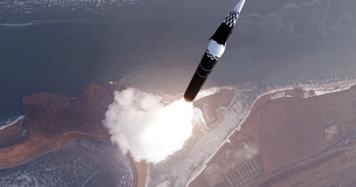 Korut Uji Coba Rudal Jelang Trump ke Korsel