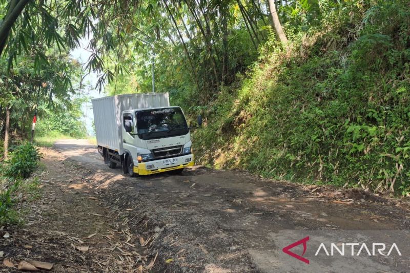 Perbaikan jalan bandung barat: Bandung Barat Perbaiki 34 Ruas…